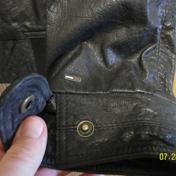 Tommy Hilfiger leather jacket. - Picture 6 of 11
